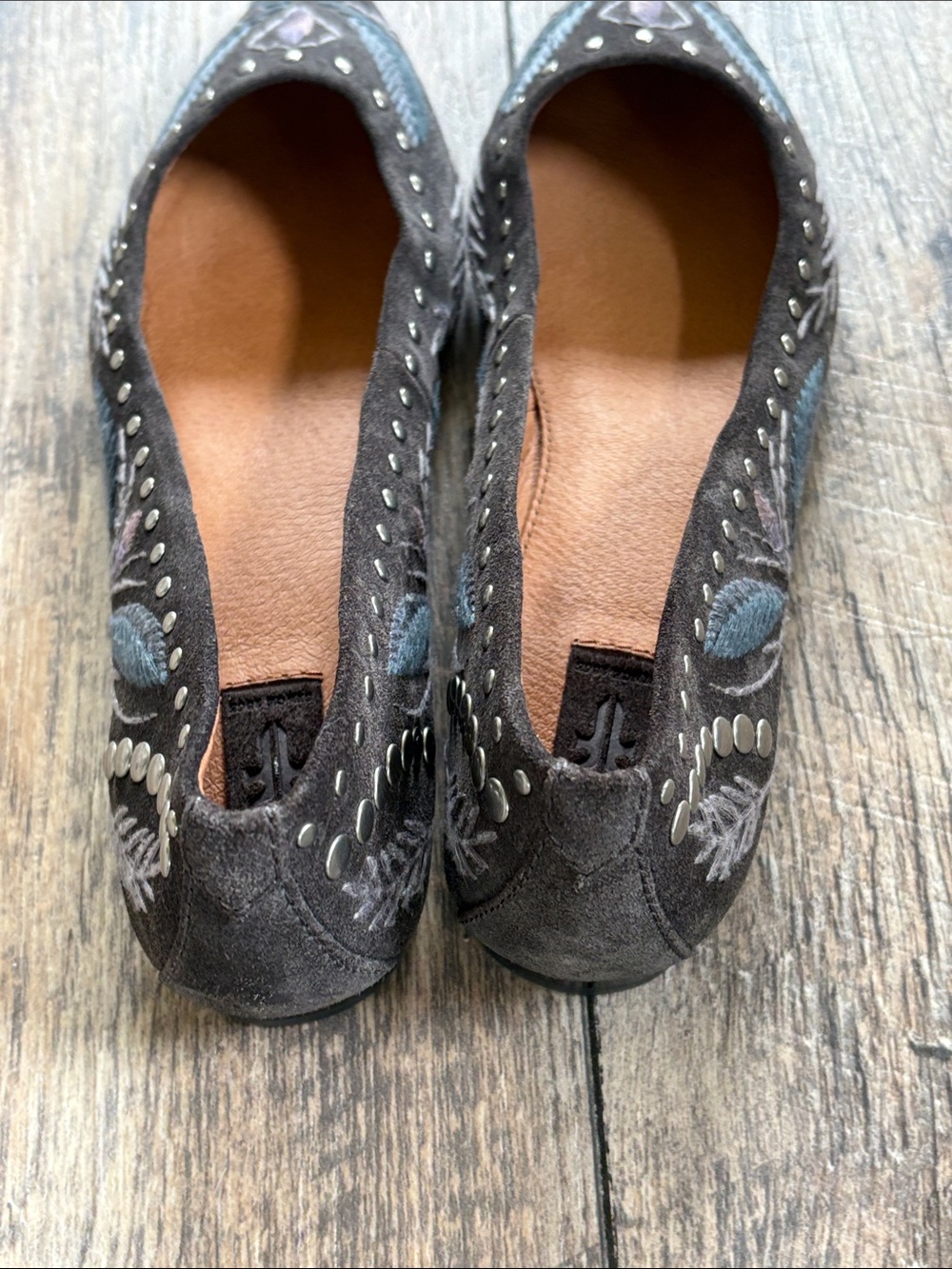 Frye Gray Studded Embroidered Pointy Suede Flats Size 6.5 - Picture 13 of 13